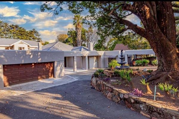 Welcome to an exquisite residence in the heart of Northcliff, Johannesburg, where contemporary design meets exceptional functionality. ...