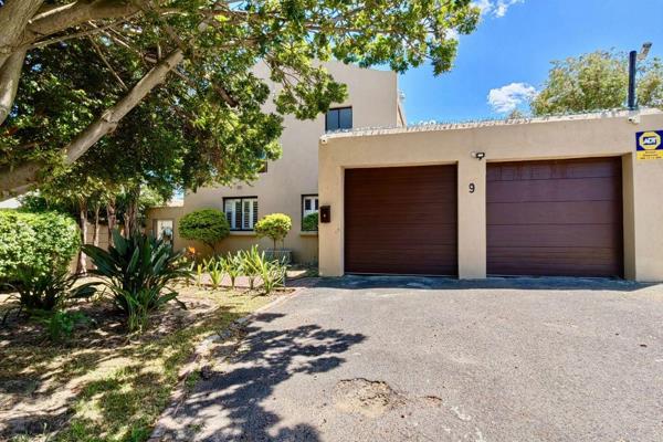 This property offers following:

- Modern kitchen 
- Living room with built in bar
- Dining room 
- 4 Spacious bedrooms (2 bedrooms ...