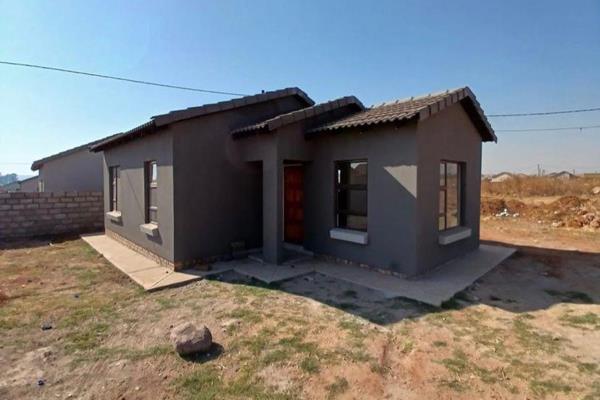 A beautiful brand new home built off plan in Hlalamnandi, Middelburg.

Offering a variety of plans to choose from.

Contact us today to ...