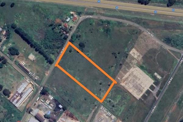 The 2200m2 vacant land is available in Witpoort estate industrial area ready for development. 

The property has two entrance points ...