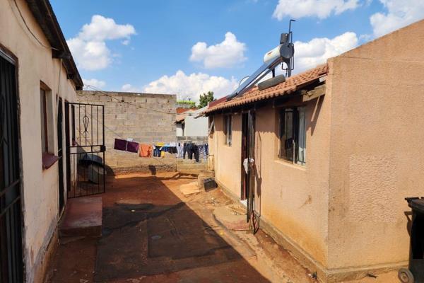 Two-Bedroom House for Sale in Ebony park

This property offers a cozy home with the following features:

•	2 ...