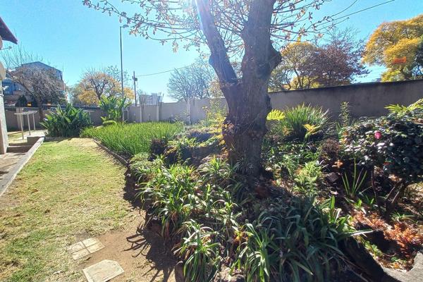 Royal Oaks Complex boasts Beautiful, landscaped gardens and open spaces with gazebo perfect for braais.
Ren prop management offers ...