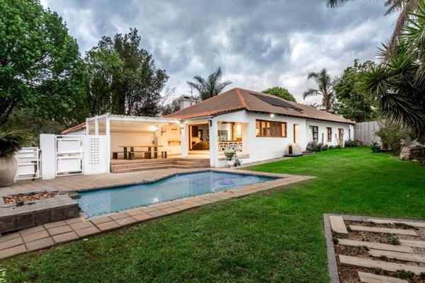 Offers from R3.9 million - Asking R4.2 million. Open-plan kitchen and reception areas flow effortlessly from living rooms to stack ...