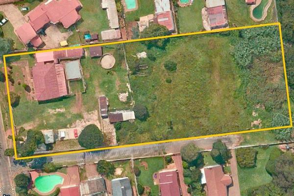 Situated on a sprawling 5720m2 parcel of land, this property presents an exceptional opportunity for development. With approved zoning ...