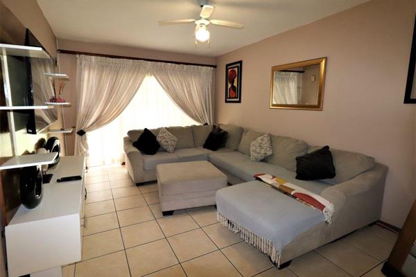 2 Bedroom Townhouse to rent in Edleen!

This unit offers 2 spacious fully tiled Bedrooms ...