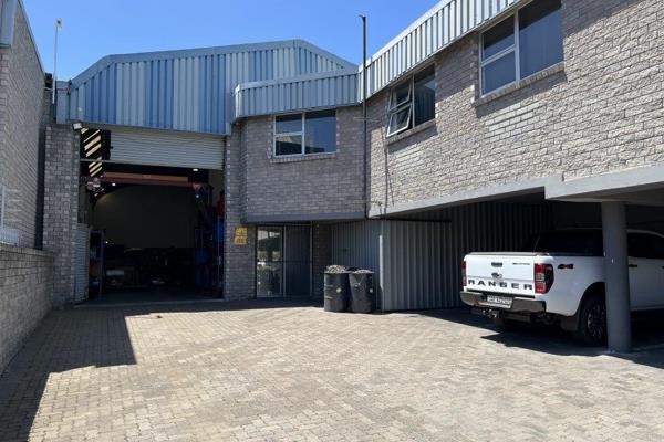 Unit measuring &#177; 450m&#178; to let in the heart of Killarney Gardens. The unit has ...