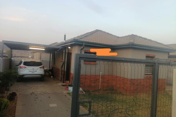 3 bedroom house for sale in Pretoria West, West View estate

The property consist of the following

3 bedroom fitted 
1 bathroom ...