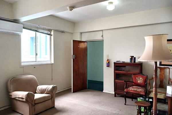 Retire in Style 
Inland views from this one-bedroom flat with kitchenette and en-suite ...