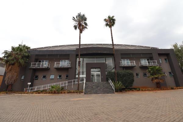 A Grade Warehouse located in Longmeadow Business estate, easily accessible from the N1/N3 highways and in close proximity to amenities. The business estate offers 24 hour access controlled security and an efficient estate ...