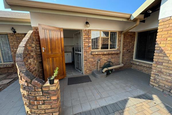 Location, Location, Location!

This property is conveniently located within walking distance of Uitsig Primary and Uitsig High ...