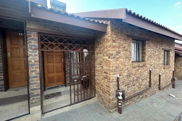 2 Bedroom Townhouse For Sale in Olievenhoutbosch
- 2 bedrooms
- 1 bathroom
- Toilet
- Open Plan dining and kitchen
Contact me for ...