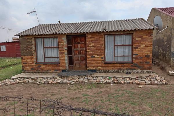 This is a bargain, good buy for the first time buyer.

Two bedroom house in very good area of sebokeng zone 7

This property has ...