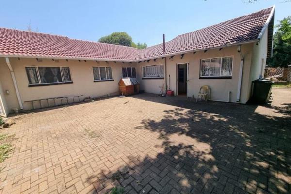 Spacious three bedroom home | separate flatlet | fixer upper | swimming pool | ...