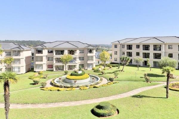 Stunning 2 bedrooms 2 bathrooms apartment in Cedar Acres Estate, Fourways. 

This Ground floor unit offers a modern kitchen with High ...