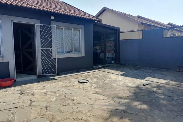 2 bedroom Rdp house for sale in Danville
NB!! Cash buyer only
the property consist of the following

2 bedroom
1 ...