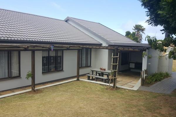 ***EXCLUSIVE SOLE MANDATE***

Make this little house your home.  Neat well kept with ...