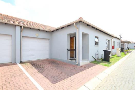 3 Bedroom Townhouse for sale in Parkrand