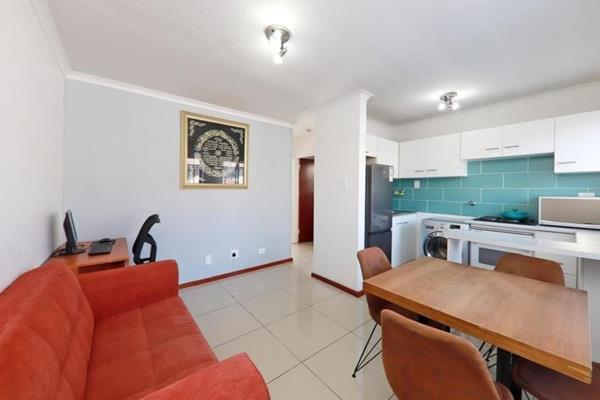 A centrally located 2-bedroom apartment in Wynberg, Wittebome, is available from 1 December 2024. This spacious apartment has all the ...