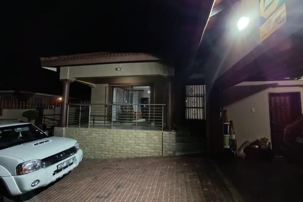 Stunning Four-Bedroom Mansion with Guest House Potential in Stonehenge Extension 1, Mbombela

Dreaming of owning a luxurious home ...