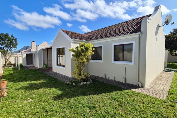 Charming and sunny home in a secure complex in Sandbaai. Modern kitchen, spacious living areas, and tranquil outdoor space. Enjoy ...