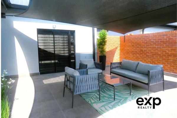 Available now!
Modern! 3 beds, DG &amp; Garden! Highly sought-after complex - this duplex home is ready for occupation.
Close to ...