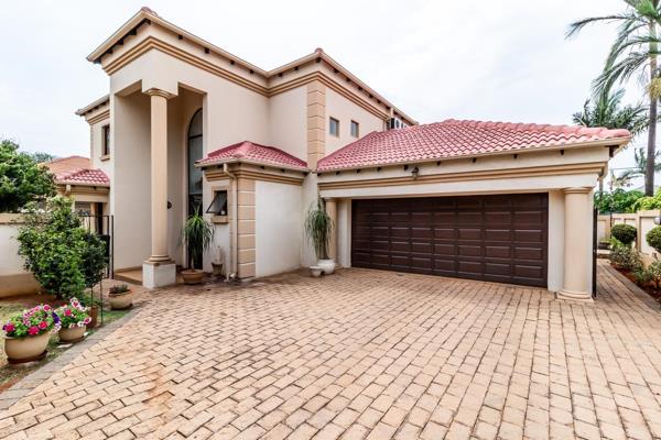 You will be the envy of friend and family in this beautiful home in safe and popular Green Acres Estate.
The double storey home ...