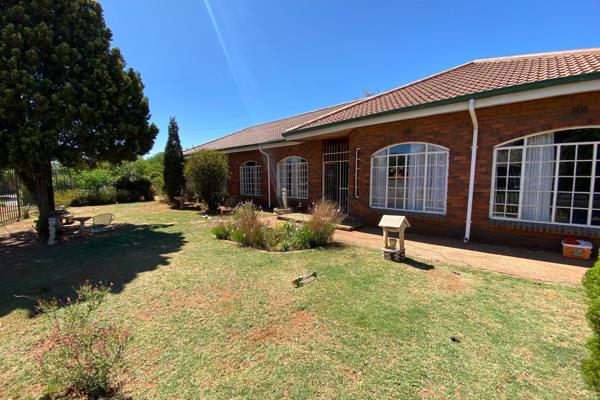 Family home in Helikon Park is close to amenities has the following to offer: Four bedrooms (BIC). Two bathrooms (main en suite). ...