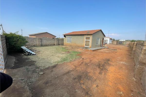 As Neptunate properties , it brings us great pleasure to present this lovely home in Soshanguve ext 13. Great home to house your family ...