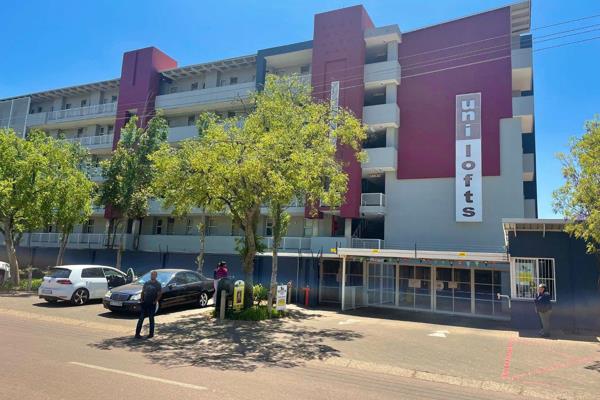 The UNILOFTS property is a prime choice for students at the University of Pretoria, located just 50 meters from campus. This secure ...