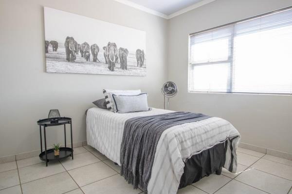 Discover this welcoming room for rent in a shared townhouse, located in a safe, student-designed estate just 1 km from the NWU campus. ...