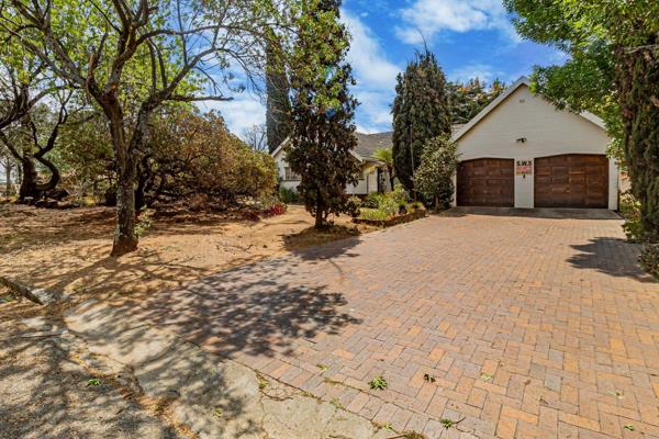 Stunning 4 Bedroom Family Home In Lambton , Germiston!!!!!
Expansive property sitting on ...