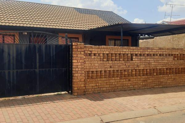 Welcome to your dream home in the south suburbs of SOWETO .
this stunning 3 bedrooms, 1 ...