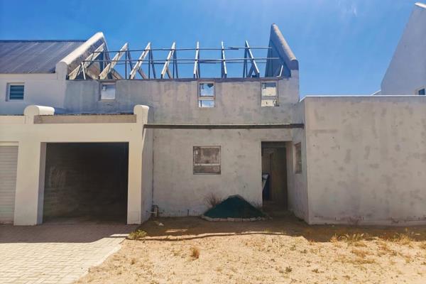 Discover the perfect opportunity to complete your dream home in the charming Lampiesbaai, located just 10 minutes away from the ...