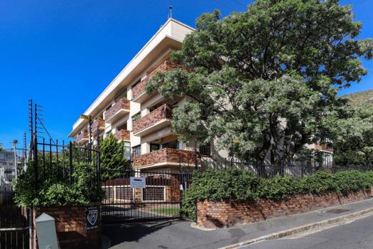 2 Bedroom Apartment / Flat for sale in Sea Point