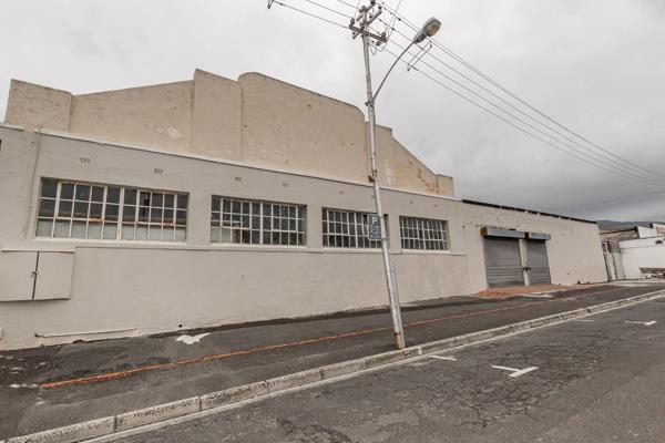 Discover an exceptional opportunity to lease a spacious warehouse and office space, perfectly situated near key transport routes in the ...