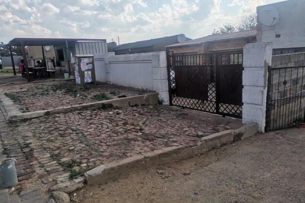 For Sale: Prime Property in Esangweni, Tembisa

Discover a fantastic investment opportunity in the heart of Esangweni, just steps ...