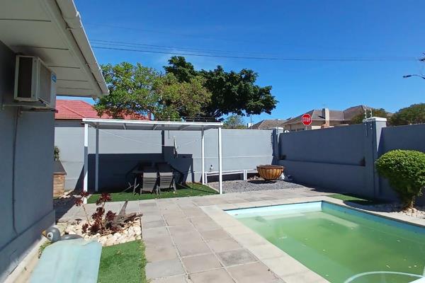 This property is located next to Totius Primary and around the corner of DF Malan High and is the ideal home for a family. This home ...