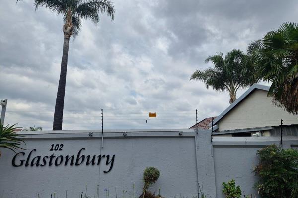 1-Bedroom Townhouse for sale situated in Rooihuiskraal North!!

The property is close ...