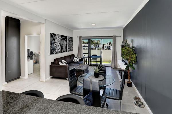 This modern 2-bedroom apartment in Heron Fields, a new development in the Langeberg Ridge area of Durbanville, offers contemporary ...