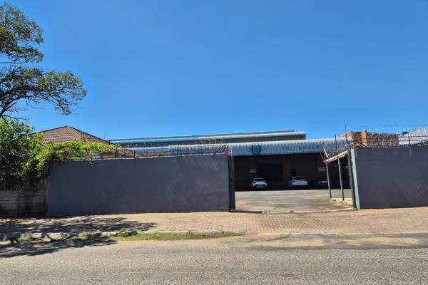 Warehouse to rent in Brakpan Central. 2000 square meters. Mezzanine level 200 square ...