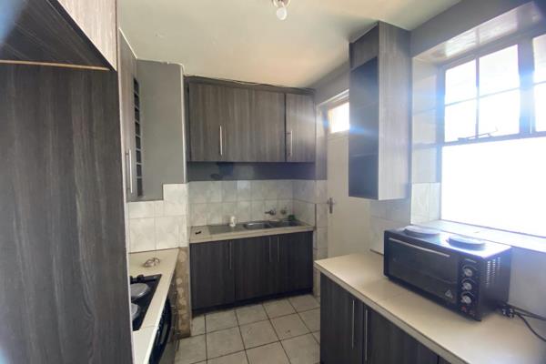 Invest in this 6 bedroom apartment that is fully tenanted.
It collects a good rental income of R11, 600pm.
This property is located in ...