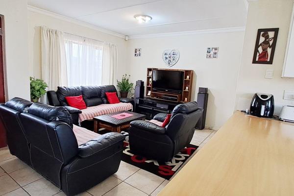 PARSONSVLEI 2 BED 1 BATH TOWNHOUSE WITH SINGLE GARAGE FOR RENT

OCCUPATION: DECEMBER

Please send me an email to arrange a ...