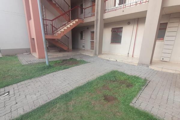 2 Bedroom Apartment in Jabulani Manor

GROUND FLOOR UNIT in a beautiful apartment that ...