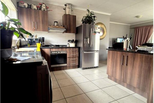 Four-bedroom house to let
This charming four-bedroom home in the secure Hex River Lifestyle Estate Rustenburg offers elegance and ...