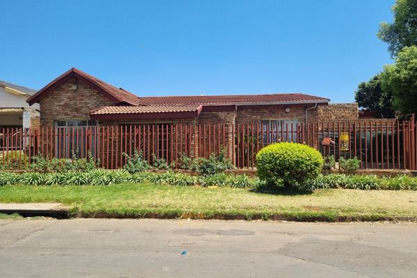 Spacious 14-Bedroom Facebrick House for Sale in Actonville – Ideal for Investors!

This expansive property in the heart of Actonville ...