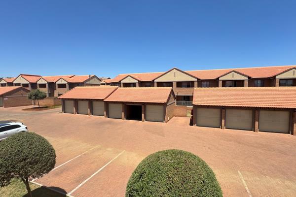 2 Bedroom unit for Rental
Welcome to your new home in the vibrant suburb of Mooikloof Ridge!
Explore this charming top-floor 2-bedroom ...