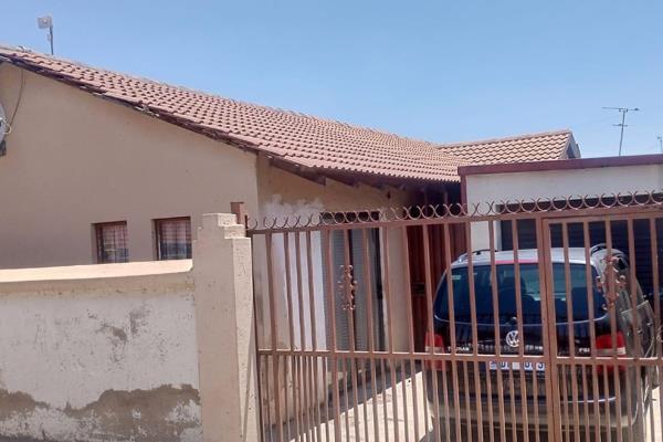 6 Bedroom House for Sale in Motsu, Tembisa! for R 750 000

Experience the ultimate in space and versatility with this stunning 6 ...