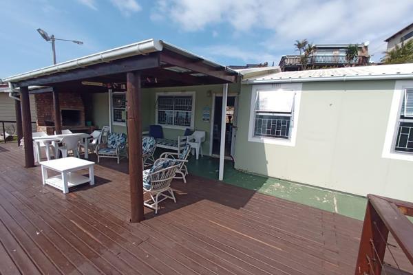 Escape to the scenic coastal town of Mossel Bay with this perfect holiday home in Boland Park, just moments away from the popular Diaz ...