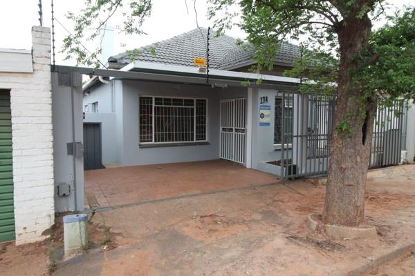 AVAILABLE

4 bedroom house for students and young professionals within walking ...