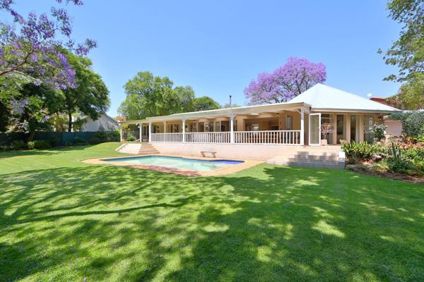 A gem in the most prestigious security suburb – Duxberry
Entertainers&#39; dream home – perfect family living and more!
Double covered ...